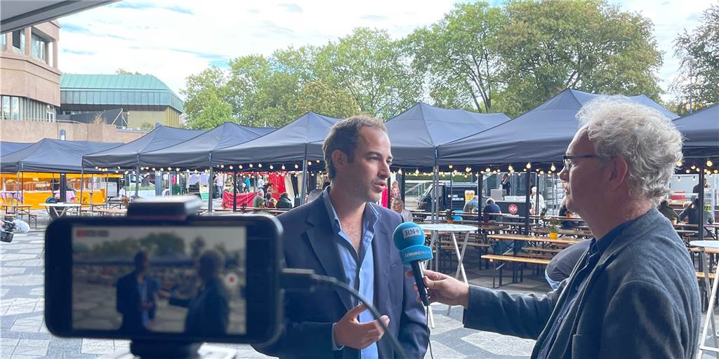 Re-Live: Neuer Markt in Dortmund eröffnet - er kommt jetzt regelmäßig Reporter Oliver Volmerich berichtet live von der Eröffnung eines neuen Dortmunder Markts.