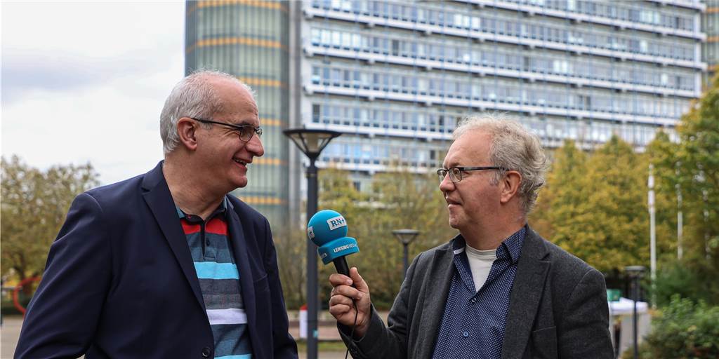 Re-Live: Offene Türen und spannende Einblicke auf dem TU-Campus Reporter Oliver Volmerich berichtet vom Tag der offenen Tür an der TU Dortmund und spricht mit Rektor Prof. Manfred Bayer.