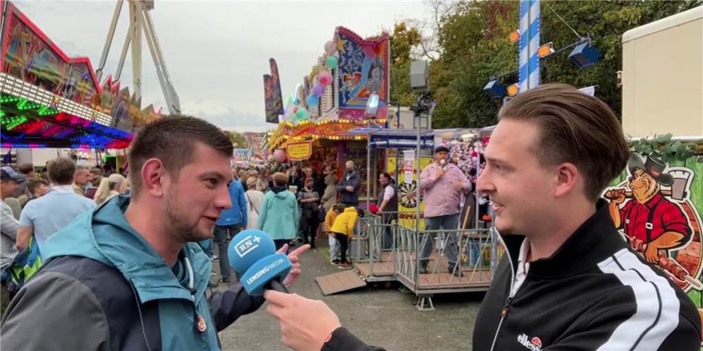 Video-Spaziergang über Sim-Jü: So ist die Lage auf der Werner Kirmes Reporter Tim Hübbertz spricht mit einem Besucher auf der Sim-Jü-Kirmes in Werne unterwegs.