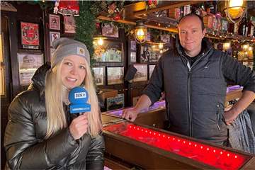 Laura Schulz-Gahmen berichtet live von der Eröffnung des Lüner Weihnachtsmarktes.