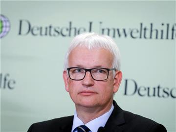 Resch sagte, die für die Luftreinhaltung zuständigen Behörden würden aufgefordert, binnen vier Wochen wirksame Maßnahmen wie Diesel-Fahrverbote verbindlich zu erklären. Foto: Kay Nietfeld