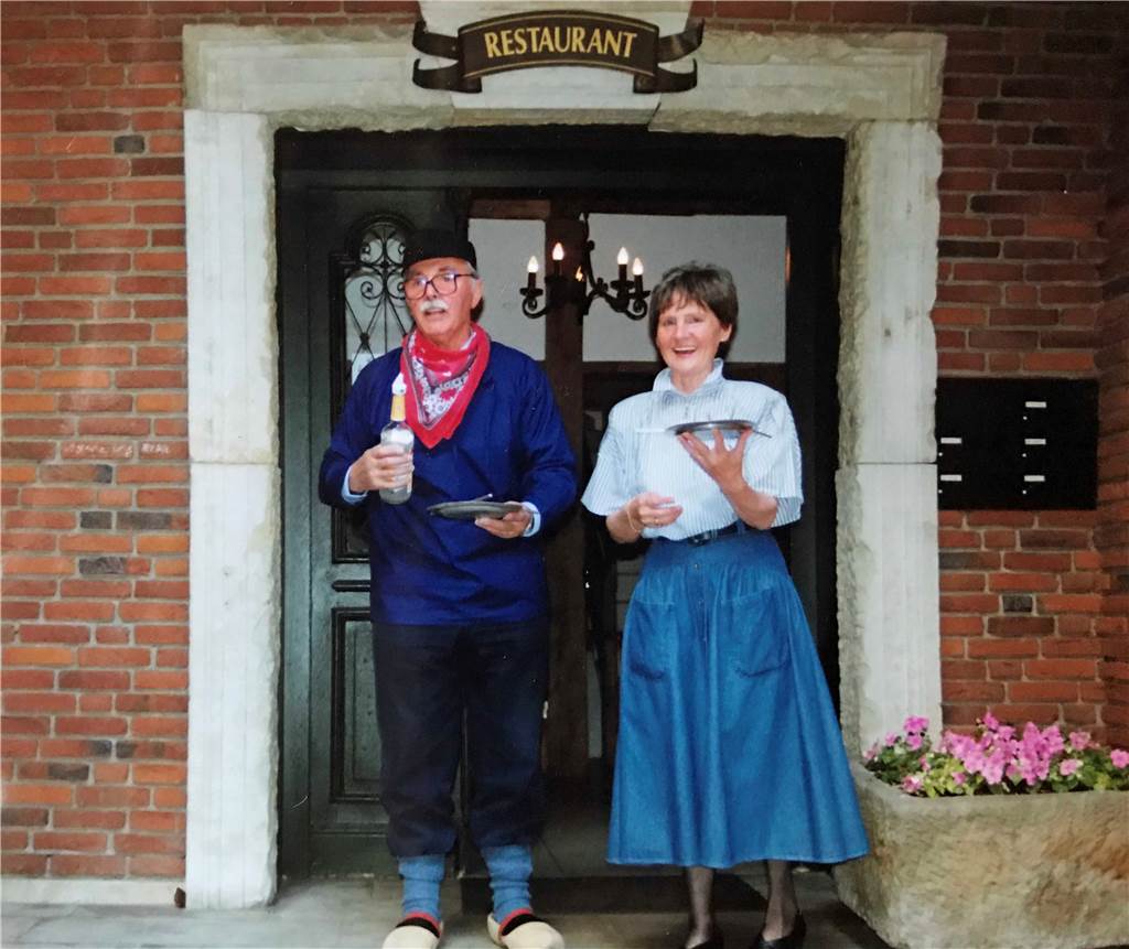 Resi Resing arbeitet seit 60 Jahren im Haus Terrahe und denkt noch lange nicht ans Aufhören Resi Resing hat vor circa 20 Jahren zusammen mit dem Schwiegervater des damaligen Betreibers Gäste im Haus Terrahe empfangen.