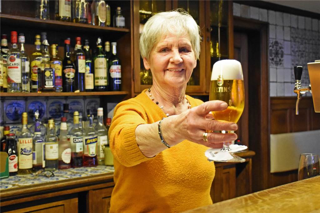 Resi Resing arbeitet seit 60 Jahren im Haus Terrahe und denkt noch lange nicht ans Aufhören Resi Resing liebt die Gastronomie. Vor allem, weil sie dabei so viele gut gelaunte Menschen trifft.