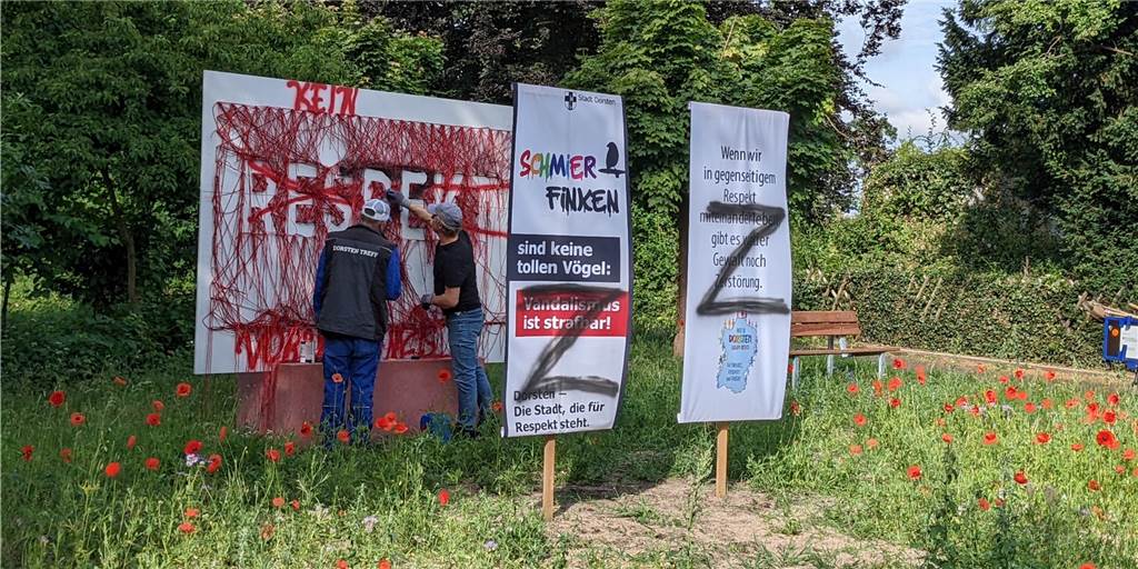 Schmierereien an Kunstwerk.