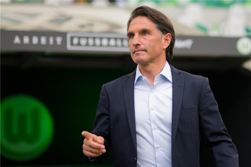 Labbadia mahnt Wolfsburg zur Bescheidenheit Rettete den VfL Wolfsburg vor dem Fall in die 2. Liga: Coach Bruno Labbadia. Foto: Julian Stratenschulte