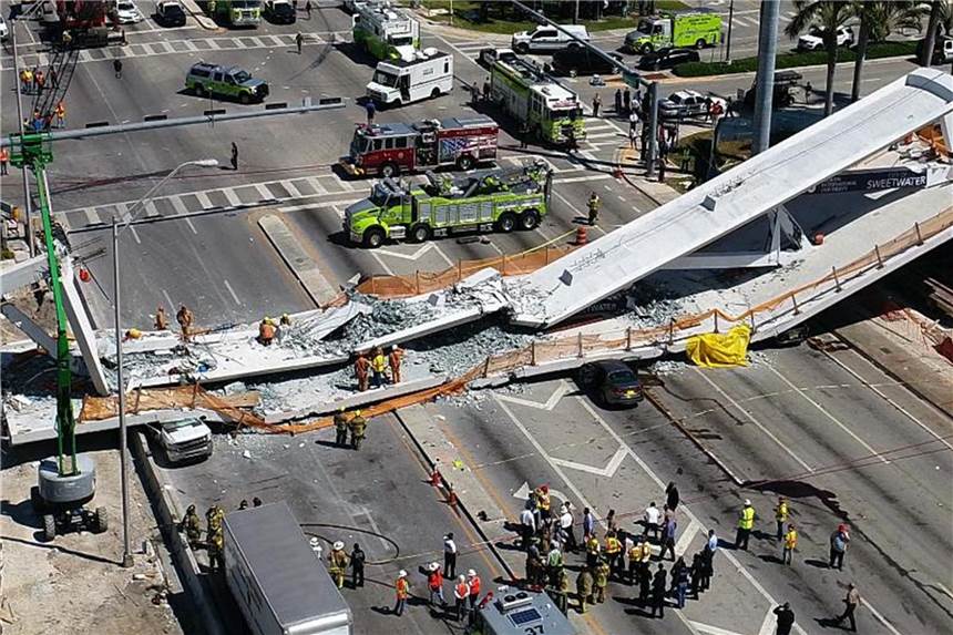 Immer wieder Tote bei Brückeneinstürzen Rettungskräfte arbeiten an einer eingestürzten Brücke auf dem Gelände einer Universität nahe der US-Metropole Miami. Foto: DroneBase/AP