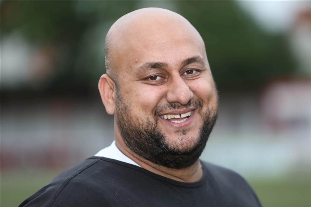 Welchen Anteil haben ältere Menschen an schweren Unfällen in Dortmund? Der Dortmunder Fahrschullehrer Reza Hassani.