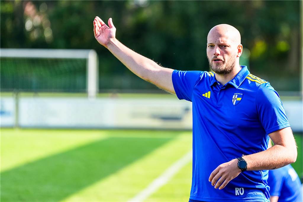 SpVgg Vreden II setzt auf ihr Trainerduo: Viele junge Spieler stoßen zum Team Ricardo Ottink an der Seitenlinie bei der SpVgg