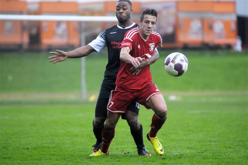 Ricardo Ribeiro (vorne) wechselt in die Oberliga Niederrhein.