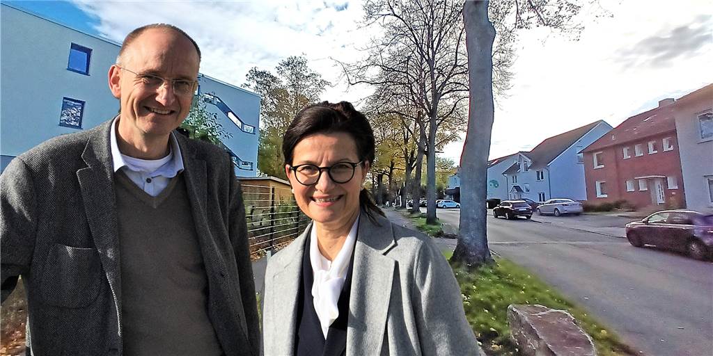 Generationenpark am Zoo: Riesenprojekt nimmt Fahrt auf Richard Schmalöer und Susanne Schamp berichteten den Hombrucher Bezirksvertretern von dem Projekt, das in fünf Jahren ungesetzt sein soll. Erschlossen werde soll das neue Gelände von der Mergelteichstraße (Foto) aus.
