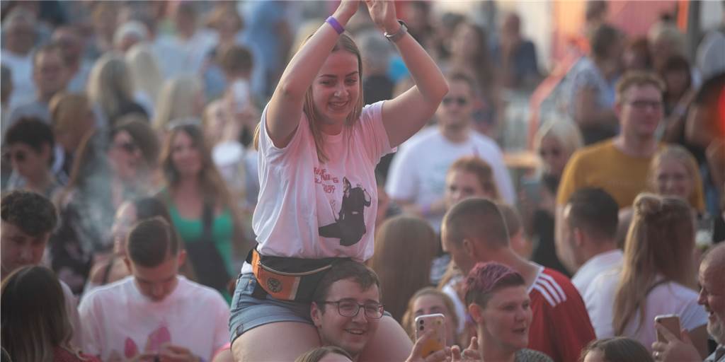Partyboom am Freitag: Viele Fotos vom Selmer Stadtfest 2022 Richtig gute Stimmung beim Partyboom auf dem Selmer Stadtfest 2022.