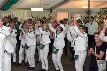 Richtig viel los war beim Gemeindebiwak 2019 in Südkirchen. Beim Königsball eröffneten die drei Königspaare aus Nordkirchen, Südkirchen und Capelle den Tanz. Und danach wurde bis tief in die Nacht gefeiert.