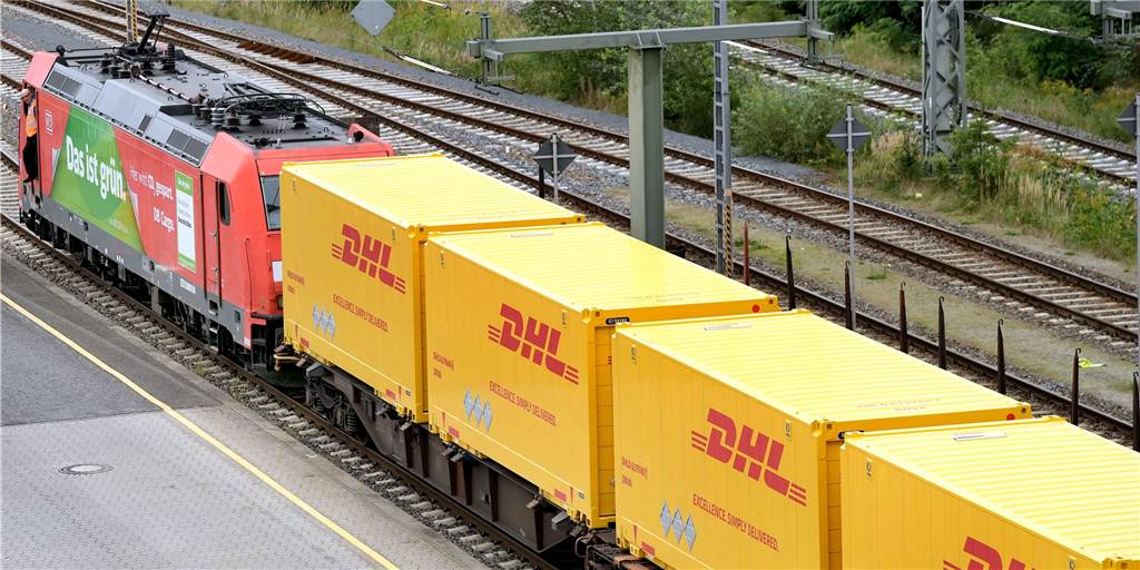 Noch nicht in alle Richtungen, aber: Pakete aus Schwerte reisen mit der Bahn Richtung Hauptstadt mit dem Zug: Die Deutsche Post transportiert DHL-Pakete aus Schwerte jetzt teilweise per Bahn.