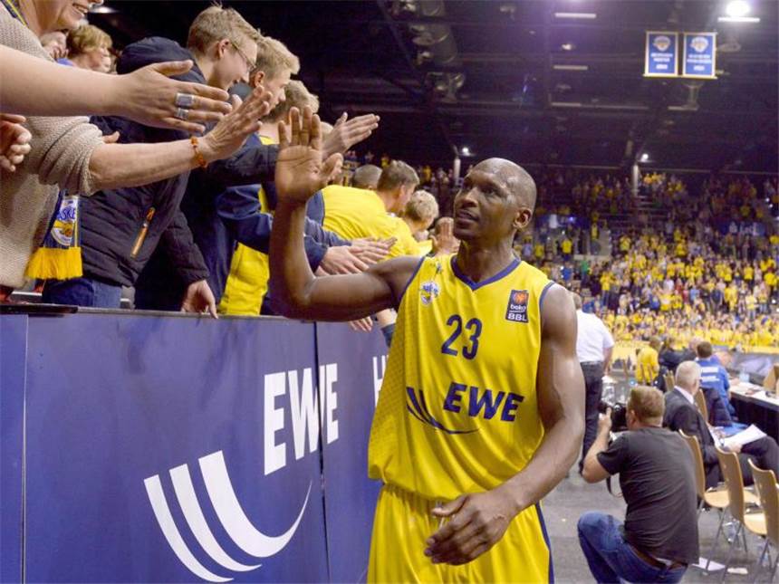 Oldenburger Basketballer gewinnen 82:79 in Saloniki Rickey Paulding führte Oldenburg zum Sieg. Foto: Thorsten Helmerichs