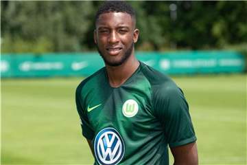 Riechedly Bazoer soll beim VfL Wolfsburg vor dem Absprung stehen. Der Mittelfeldspieler konnte sich beim Werksclub nicht durchsetzen. Foto: Peter Steffen