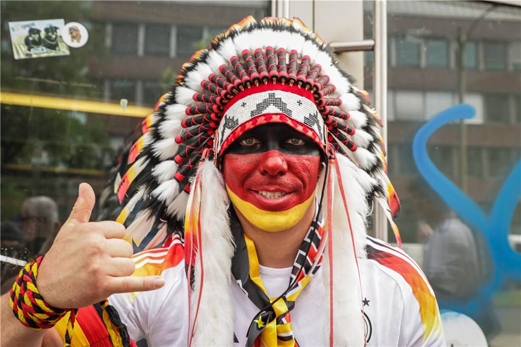 Riesen-Stimmung bei den Deutschland-Fans vor dem EM-Achtelfinale gegen Dänemark in Dortmund.
