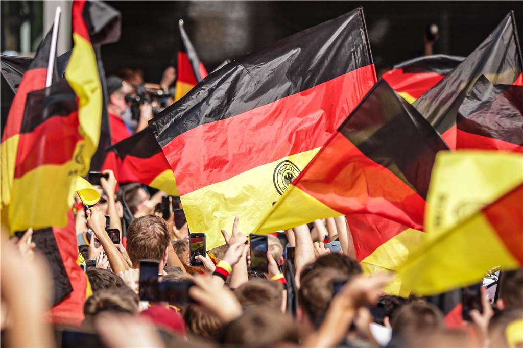 Riesen-Stimmung bei den Deutschland-Fans vor dem EM-Achtelfinale gegen Dänemark in Dortmund.