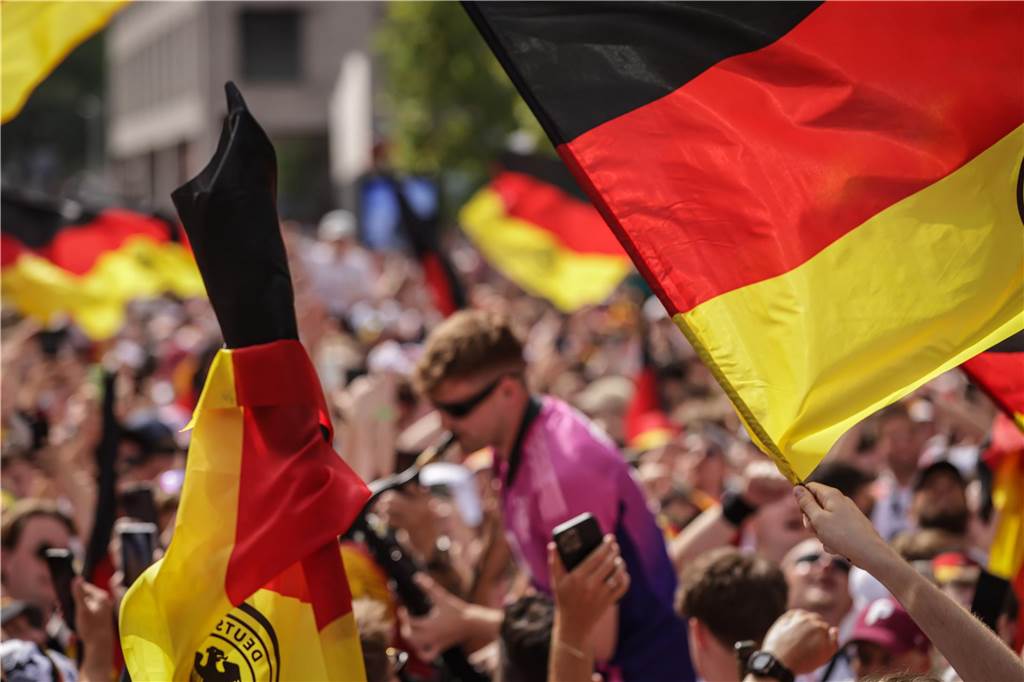 Riesen-Stimmung bei den Deutschland-Fans vor dem EM-Achtelfinale gegen Dänemark in Dortmund.