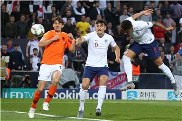Riesenchance zum 2:0, doch ein Kopfballungeheuer ist Jadon Sancho nicht!