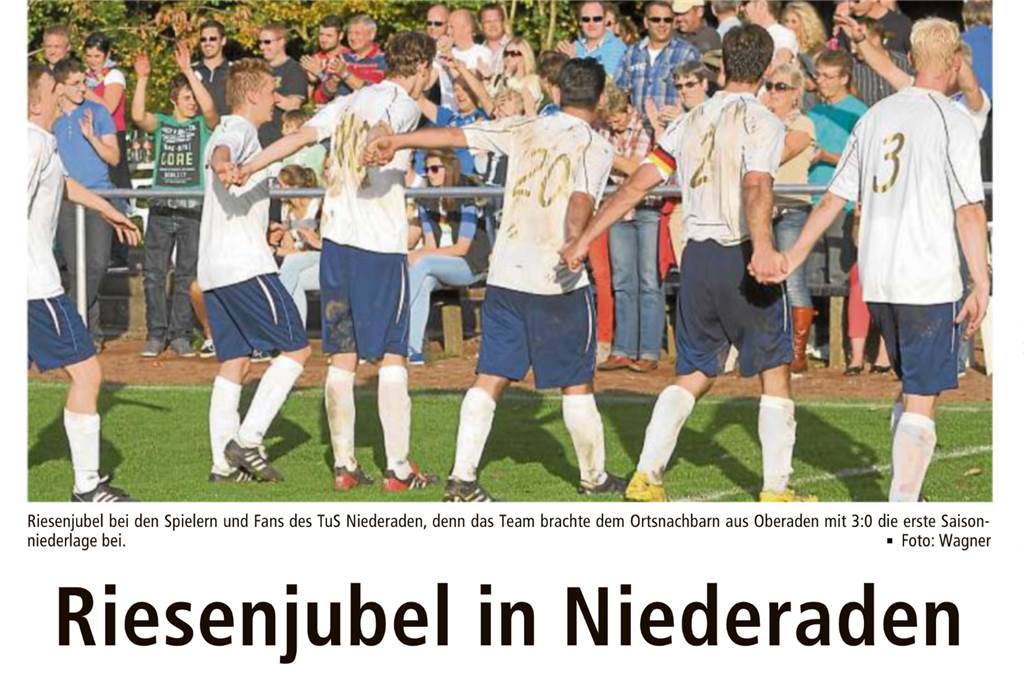 Fast auf den Tag vor 10 Jahren: TuS Niederaden ringt SuS Oberaden vor 400 Zuschauern nieder „Riesenjubel in Niederaden“ - so titelte unsere Sportredaktion am 22. Oktober 2012 nach dem 3:0-Sieg im Spitzenspiel der Kreisliga A2. Am Ende der Saison stieg der SuS Oberaden mit deutlichem Abstand auf. Zweiter wurde der TuS Niederaden.