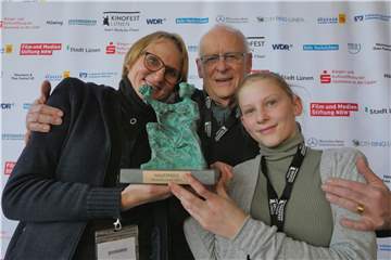 Riesige Freude bei den beiden Gewinnern der Lüdia und ihrer Tochter Emilia. Ulrike Franke und Michael Loeken gewannen mit ihrem Dokumentarfilm „We Are All Detroit“.