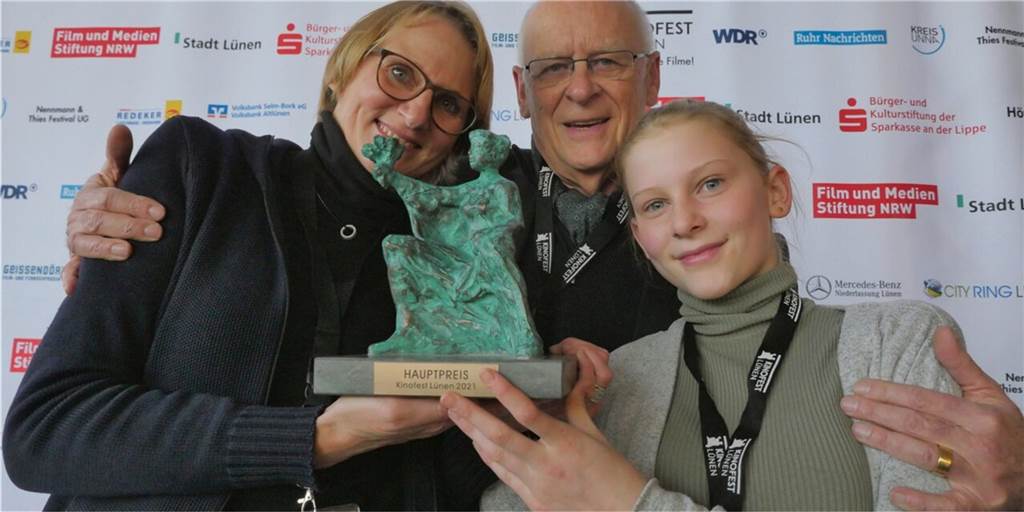 Lüner Kinofest: Gewinnerfilm im Rennen um den Deutschen Filmpreis Riesige Freude gab es im November bei den beiden Gewinnern der Lüdia und ihrer Tochter Emilia. Ulrike Franke und Michael Loeken gewannen mit ihrem Dokumentarfilm „We Are All Detroit“, der nun für den Deutschen Filmpreis nominiert ist.