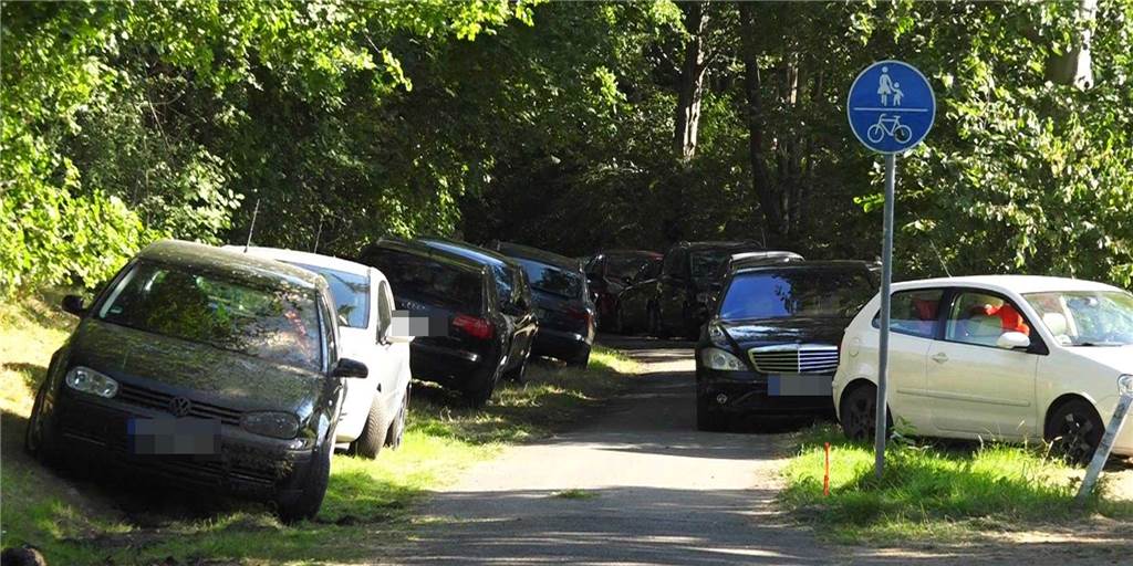 Verkehrschaos am Deusener Freibad eskalierte: Riesige Abschleppaktion Riesiges Parkchaos sorgte am Dienstag rund um das Freibad Hardenberg in Deusen für Alarmstimmung.