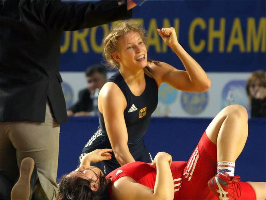 Ringerin Focken im Finale der Weltmeisterschaft Ringerin Aline Focken steht im WM-Finale. Foto: Zurab Kurtsikidze