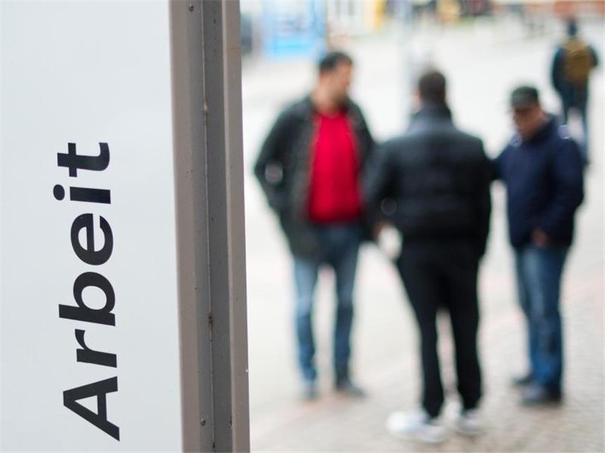 Volkswirte: Arbeitsmarkt trotz Risiken vorerst stabil Risiken für den Arbeitsmarkt, etwa durch den geplanten Brexit, sind noch schwer abzuschätzen. Foto: Julian Stratenschulte
