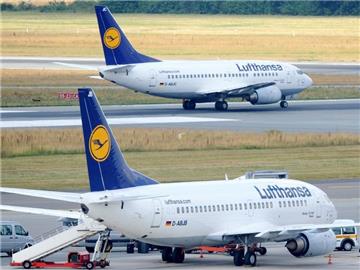 Risiken sieht die Lufthansa unter anderem in der drohenden Luftverkehrsabgabe oder auch der massiven Expansion von Airlines aus der Golfregion.
