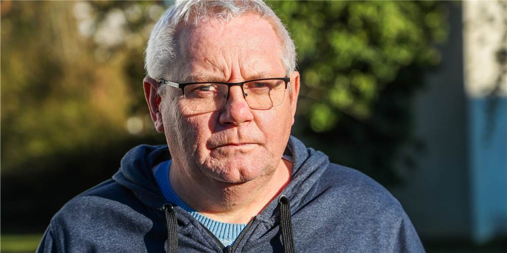Castrop-Rauxel: Uwe Kisker fühlt sich bedroht und fliegt vom Platz - Entschuldigung akzeptiert RN-Reporter Uwe Kisker wurde bei der SG Castrop vom Platz geworfen, weil er seinem Job nachgehen wollte.