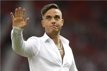 Robbie Williams im Vorfeld des Wohltätigkeitsspiels „UNICEF Soccer Aid“ im Old Trafford. Foto: Martin Rickett