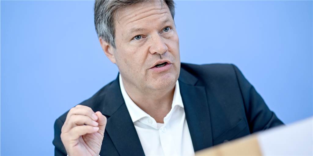 Robert Habeck im Interview: „Private Haushalte bleiben geschützt“ Robert Habeck (Bündnis 90/Die Grünen), Vizekanzler und Bundesminister für Wirtschaft und Klimaschutz, spricht bei einer Pressekonferenz