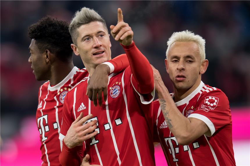 Bayern schlägt Hannover - BVB tritt auf der Stelle Robert Lewandowski erzielte gegen Hannover 96 sein 13. Saisontor.