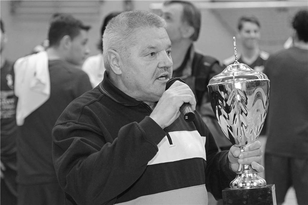 Einst war der Trainer eines mittlerweile vergessenen Vereins der „König von Castrop“ Robert Mathis, der 2019 verstorbene Leiter der Sparte Fußball im Stadtsportverband, war viele Jahre Funktionär beim GFV Apollon Castrop-Rauxel.