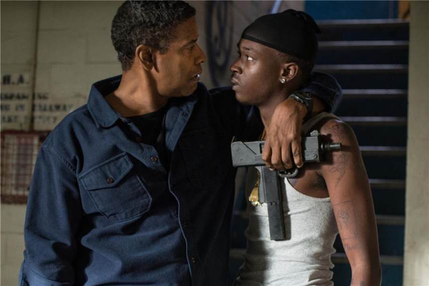 Robert McCall (Denzel Washington, l) nimmt Miles (Ashton Sanders) unter seine Fittiche. Foto: Sony Pictures