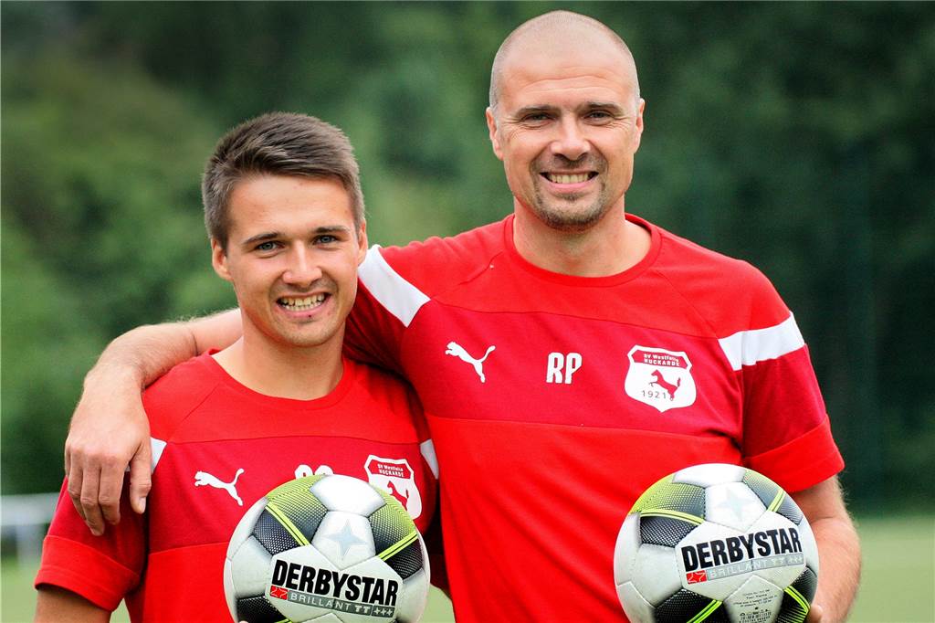 Zwei Brüder zwischen Zoff, Zusammenhalt und der polnischen Fußball-Auswahl Robert Podeschwa mit Sohn Angelo Podeschwa 2017 - damals noch im Dress von Westfalia Huckarde.