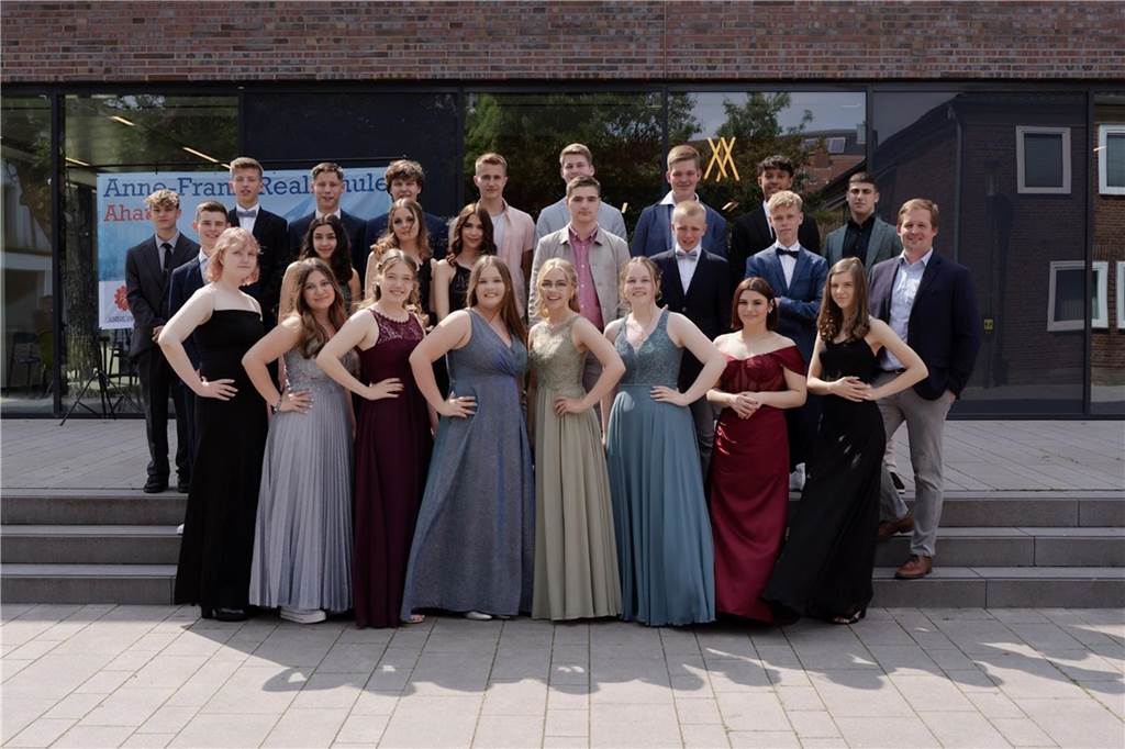 Anne-Frank-Realschule Ahaus: 150 Abschlusszeugnisse feierlich überreicht Robin Albers, Leonard Bendfeld, Clara Bröcking, Nisa Gül Büyük, Selin-Nur Caliskan, Simon Feldhaus, Lena Große Vestert, Cagan Güzelcaliskan, Andy Haak, Anna Sophie Heuser, Hannah Jaschke, Diana Knor, Maik Kowalski, Philipp Tom Mateja, Saadet Odabas, Lukas Osterhues, Clemens Pesenacker, Nicolas Wilhelm Roddeck, Armin Bernd Rolfes, Lotta Marie Schaten, Amy Sundrup, Frederik Vos, Hanna Wissing, Ben Wolbeck