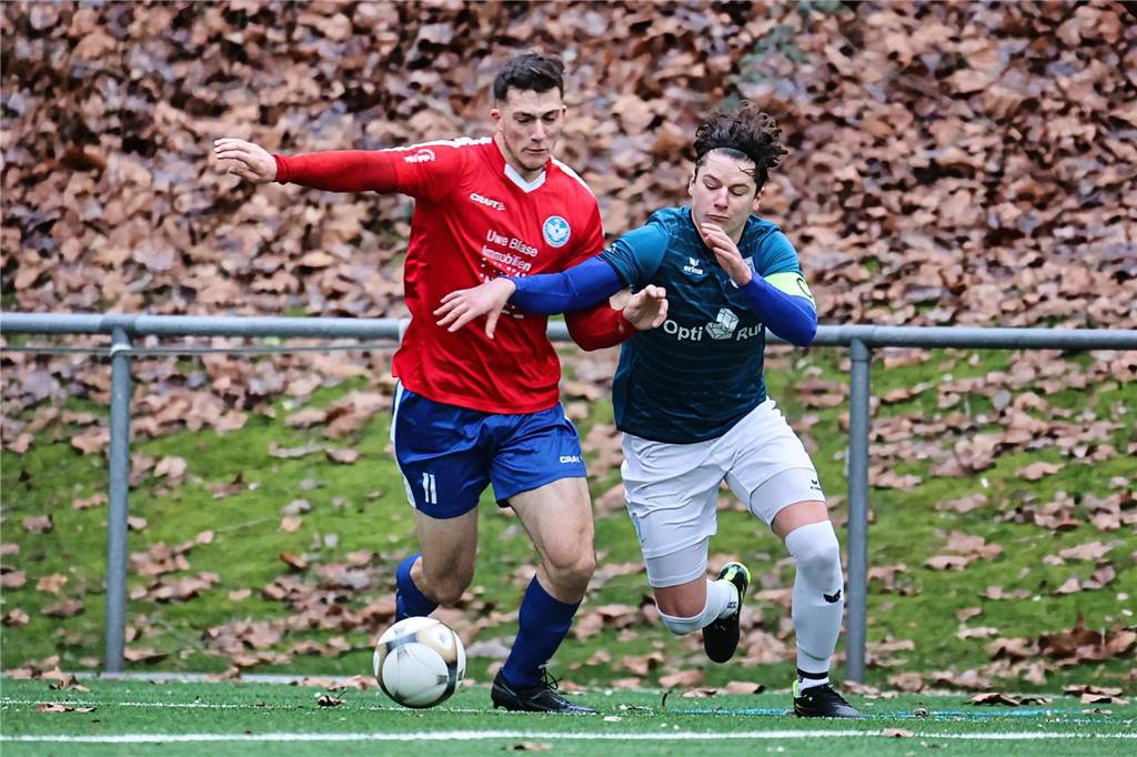 Tätlichkeit gegen Castrop-Rauxeler Mittelfeldspieler : Wie geht es Robin Franke? Robin Franke im Zweikampf.