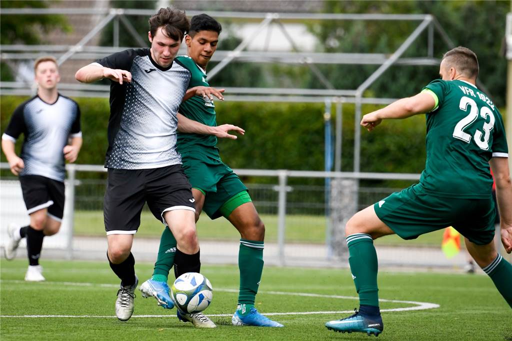 Wechsel nach Tauziehen fix: Westfalia Vinnum holt Spieler vom VfB Lünen und Preußen Lünen Robin Hagenmeyer (l.) kommt vom VfB Lünen zu Westfalia Vinnum.