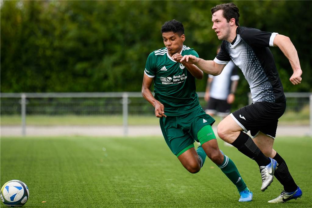 VfB Lünen: Neuzugänge aus Lünen funktionieren bereits - welches Ziel hat der VfB? Robin Hagenmeyer (r.) fügte sich beim VfB Lünen direkt mit einem Treffer ein.