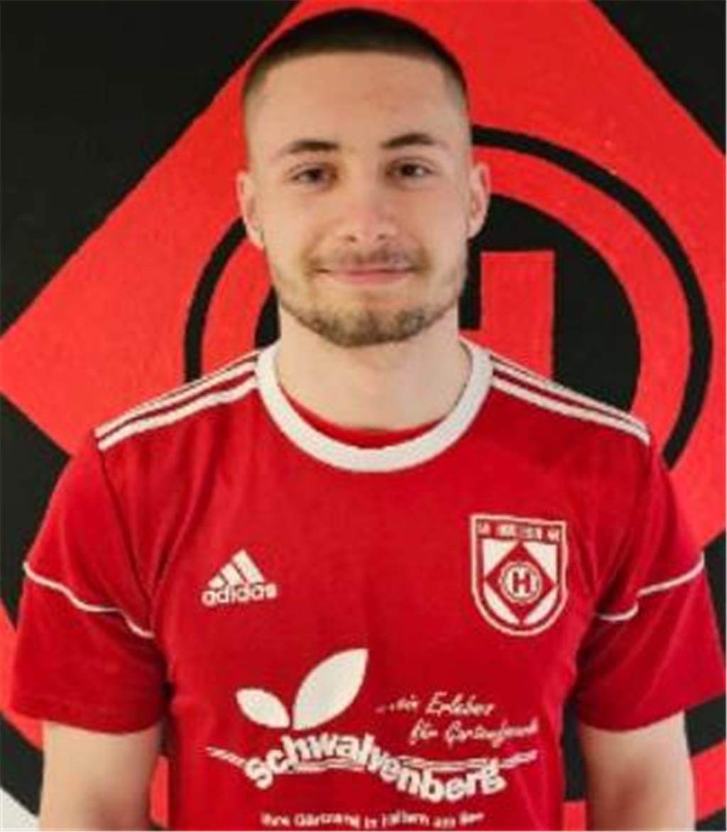 SV Hullern zaubert Neuzugang aus dem Hut Robin Hoffmeister trägt von nun an das Trikot des SV Hullern.