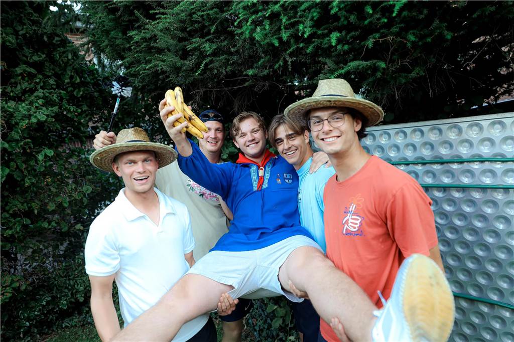 Nach dem Brezelfest wird Bananenfest gefeiert Robin Lienkamp traf zielsicher die Bananen – und ist der erste Kirchhellener Bananenkönig.