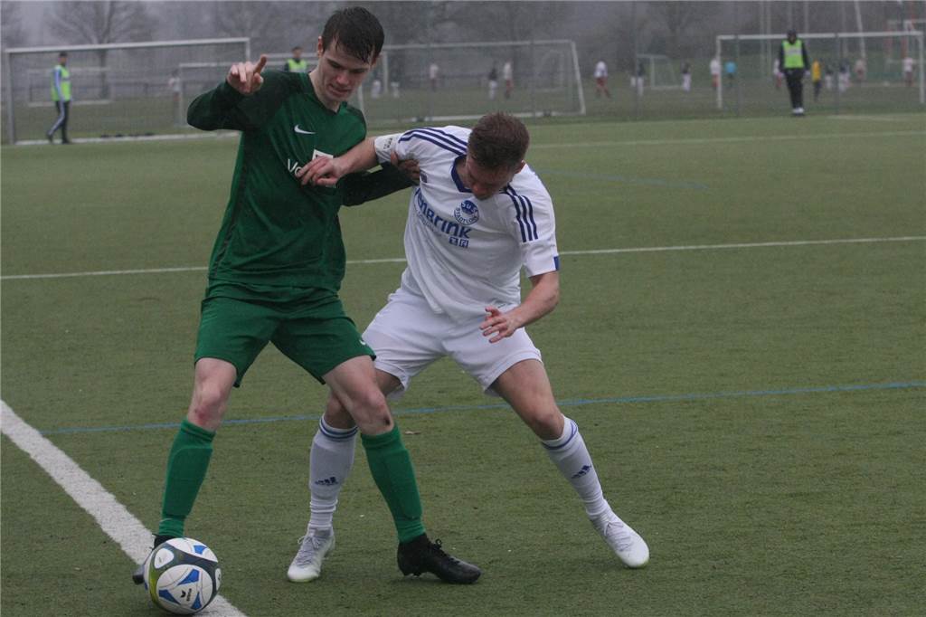 Nordkirchens Robin Schwick oder Olfens Robin Maikötter: Wer entscheidet das Duell der 99er? Robin Maikötter (l.) geht kämpferisch ins Derby.