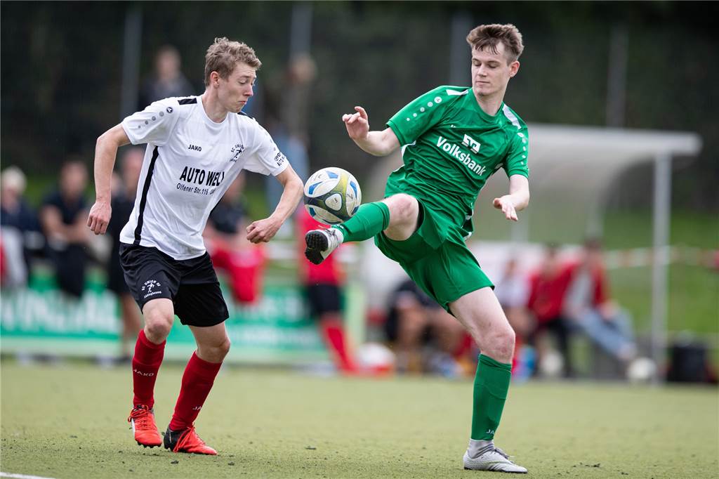 Transferhammer: SG Selm holt gleich mehrere Stammspieler vom SuS Olfen Robin Maikötter (r.) verlässt den SuS Olfen im Sommer.