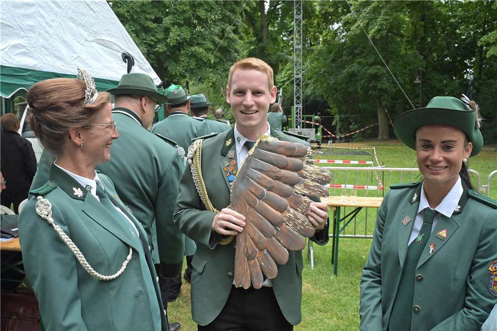 Robin Nolting mit einer Trophäe.