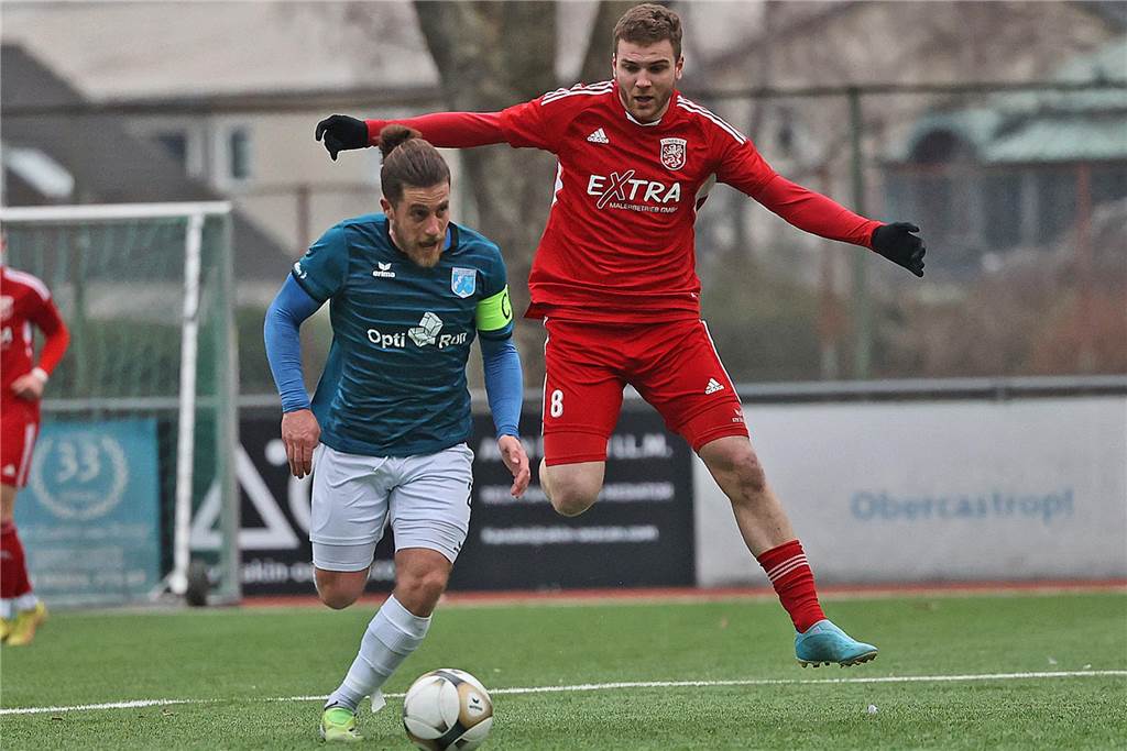 Lüner SV gibt einen Spieler im Sommer ab, ein anderer verlängert Robin Rosowski (r.) hält dem Lüner SV die Treue.