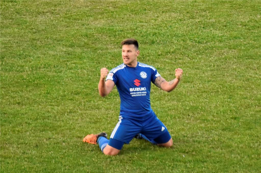 Schultze-Tor in letzter Sekunde rettet Holzwickeder SC einen Punkt bei der Hammer SpVg Robin Schultze bejubelt den späten Treffer zum 3:3-Endstand.