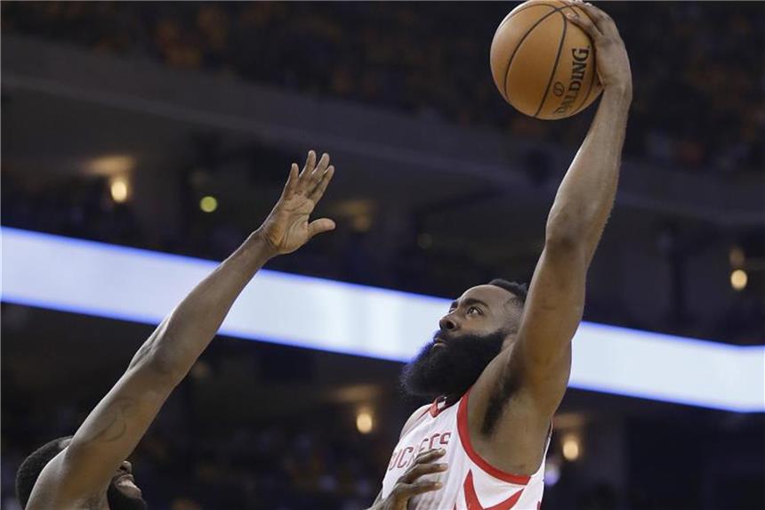 Houston gleicht Halbfinal-Serie gegen Golden State aus Rockets-Star James Harden war mit 30 Punkten der Topscorer. Foto: Marcio Jose Sanchez/AP