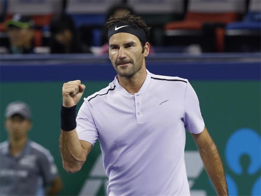 Federer bezwingt del Potro und trifft im Finale auf Nadal Roger Federer besiegte Juan Martin del Potro in Shanghai mit 3:6, 6:3, 6:3 und trifft im Finale auf Rafael Nadal. Foto: Andy Wong